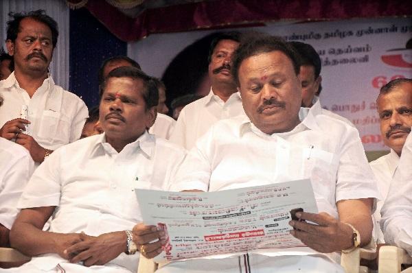 ``வாஜ்பாய் அருமையான பட்ஜெட்டை அறிவித்துள்ளார்” -மேடையில் உளறிய அமைச்சர் திண்டுக்கல் சீனிவாசன்