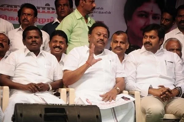 ஜெயலலிதா இல்லாத ஓராண்டில் தமிழகத்தைப் பரபரக்க வைத்த 50 நிகழ்வுகள் ! பாகம் 2
