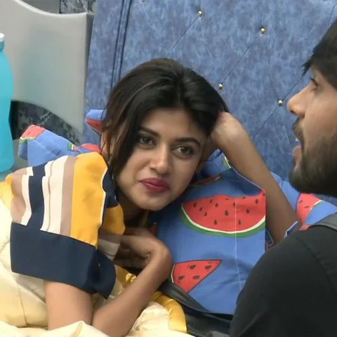 ஓவியா அப்பவும், இப்பவும், எப்பவும் அப்படித்தான்! #Oviya #BiggBossTamil