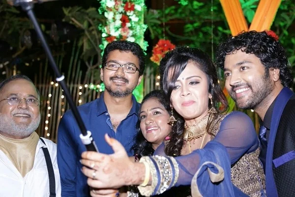 சந்திரன் - அஞ்சனாவுக்கு வாழ்த்து சொன்ன விஜய் - வைரலாய் பரவும் வீடியோ!