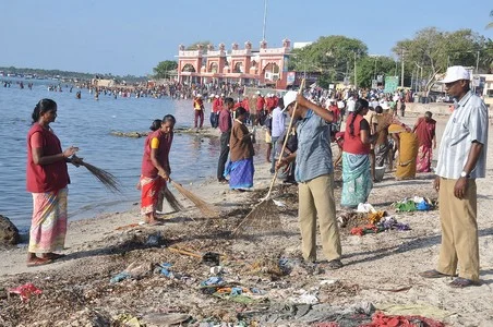 கடற்கரை தூய்மை தினம்: கடலோர காவல்படை செயலால் பொதுமக்கள் முகம்சுளிப்பு!