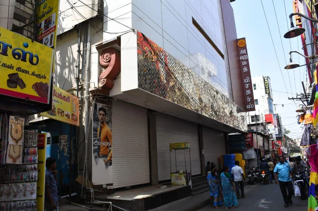 திருச்சியில் பிரபல ஜவுளிக்கடைகளில் தொடரும் ஐ.டி ரெய்டு!