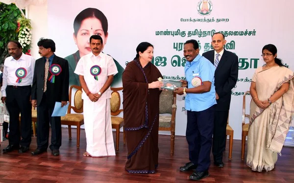 463 புதிய பேருந்துகளின் சேவையை தொடங்கி வைத்தார் ஜெயலலிதா!
