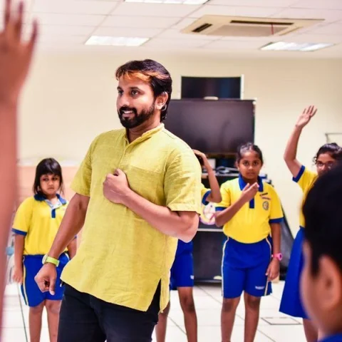 " 'உங்களைக் கல்யாணம் பண்ணிக்க நினைச்சேன்'னு அவங்க சொல்றப்ப... பக்கத்துல வொஃய்ப் !" திகிலான ஆனந்த கண்ணன்