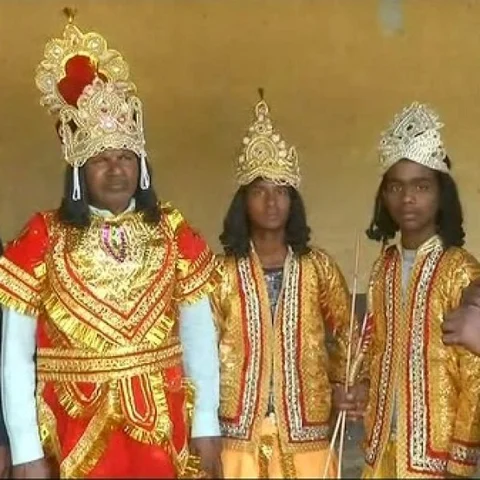 ராமலீலா நாடகத்தில் அசத்தும் இஸ்லாமியக் குடும்பம்!