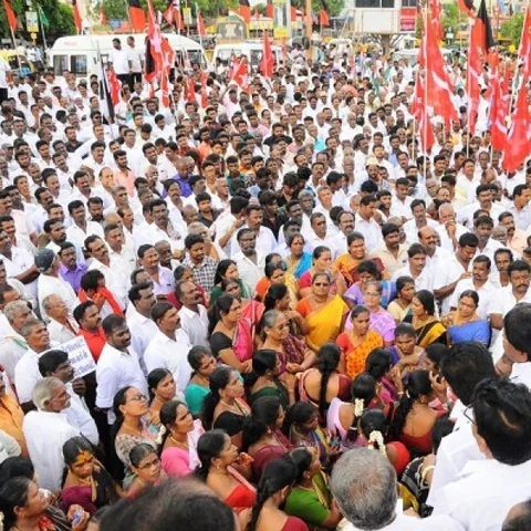 'நீட்' இருந்திருந்தால் கிருஷ்ணசாமி, தமிழிசை நிலை இப்படித்தான்! ஆர்ப்பாட்டத்தில் கொதித்த மாணவர்கள்