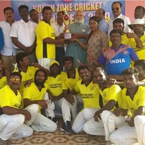 `கிண்டல் செய்தவர்களுக்கு முதல் போட்டியிலே பதிலடி' - சாதிக்கும் மாற்றுத்திறனாளி கிரிக்கெட் பெண் தலைமைச்செயலர்!