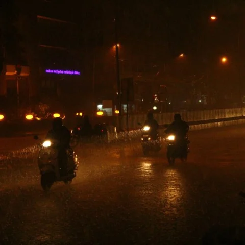 மூன்று மாவட்டங்களுக்கு மட்டுமே மழை - `தமிழ்நாடு வெதர்மேன்' ஆரூடம்