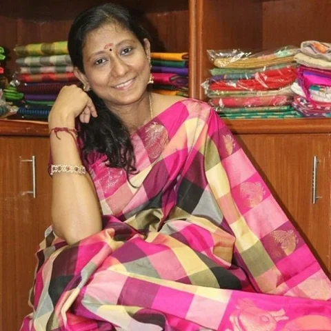 `எம்.ஆர்.ராதா மனைவி, நளினி, விஷால் அம்மா' - செலிபிரிட்டிசுக்குப் புடவை விற்கும் ப்ரியா