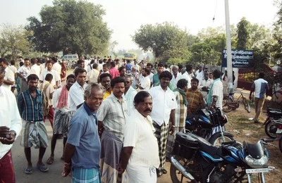 மாணவி திடீர் மரணம்: பள்ளி முற்றுகை