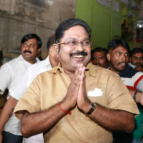 ''டி.டி.வி.தினகரன் ஆதரவாளர்கள் கொடுத்த 10 ரூபாய்... 20 ரூபாய்..!'' வாக்காளர்களைக் கவர கடைசிநேர டெக்னிக்