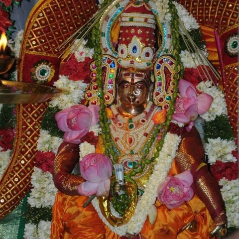ஆடி மாதத்தில் பெண்கள் தீச்சட்டி ஏந்துவது, தீ மிதிப்பது ஏன்?