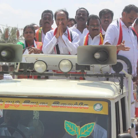``சின்னப்பையன் செந்தில்பாலாஜி விவரம் தெரியாமல் உளறுகிறார்!" - தம்பிதுரை தாக்கு!