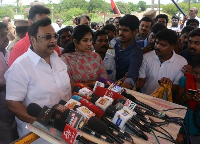 "என்னுடைய ஆதங்கத்துக்கு காலம் பதில் சொல்லும்..!" கருணாநிதி நினைவிடத்தில் கொந்தளித்த அழகிரி