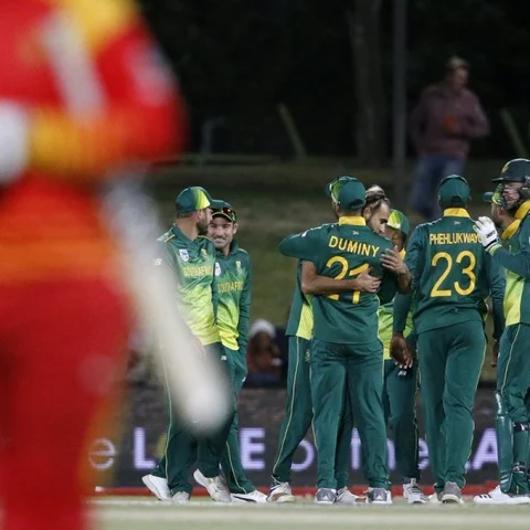 `ஹாட்ரிக்’ இம்ரான் தாஹிர்; 78 ரன்னில் சுருண்ட ஜிம்பாப்வே! #SavZim