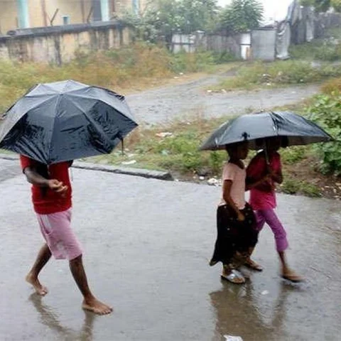 கொட்டப் போகுது கோடை மழை.. முன்கூட்டியே தொடங்குது தென்மேற்குப் பருவமழை!