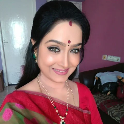 "நான் மலையாளி இல்லைனு சொன்னா... யாருமே நம்ப மாட்டாங்க!"' - 'அழகிய தமிழ் மகள்' சாதனா