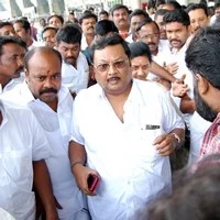 மதுரை வந்த மு.க.அழகிரி மௌனமாக சென்றார்!