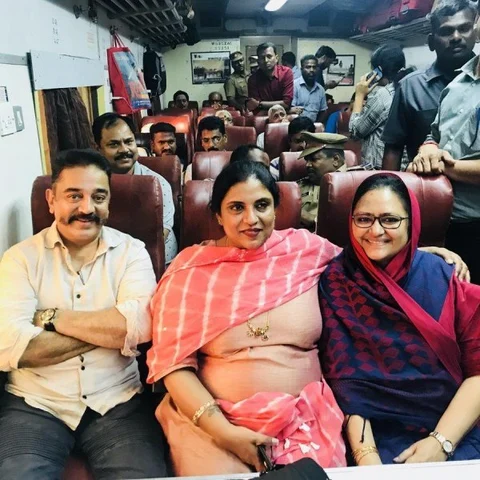 `கஷ்டப்பட்டுத்தான் இந்த நிலைக்கு வந்திருக்கிறோம்!" - அரசியல்வாதிகளுக்கு ஸ்ரீப்ரியா பதில்