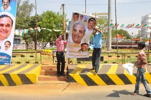 திருச்சியில் காங்கிரசார்- மாணவர்கள் மோதல், பதற்றம் (படங்கள்)