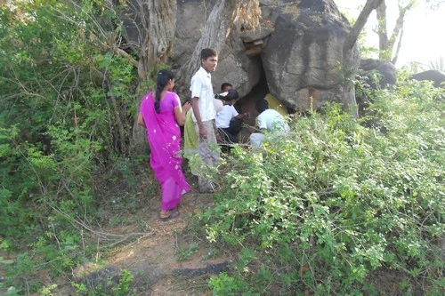 திருடுடப்பட்ட கரகம்.. கலங்கி நிற்கும் கிராம மக்கள்!