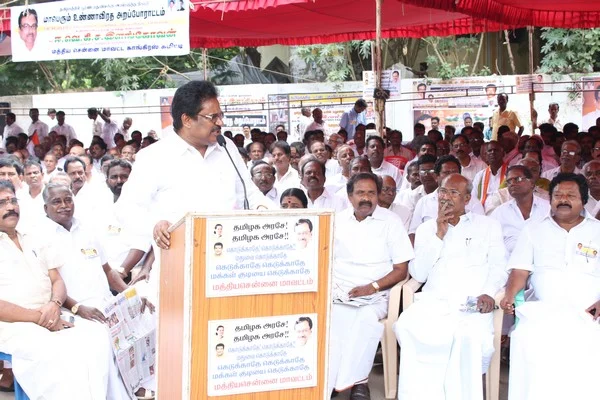 கலாமுக்கு ஒத்துழைக்காத உடல் நிலை மோடிக்கு ஒத்துழைத்ததா? -ஜெ.வுக்கு குஷ்பு ஆவேச கேள்வி!