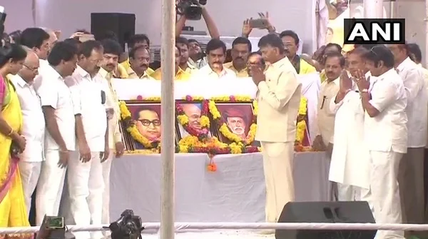 சிறப்பு அந்தஸ்து கோரி உண்ணாவிரதம் தொடங்கினார் சந்திரபாபு நாயுடு..!