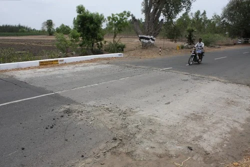 திண்டிவனம் அருகே குண்டுவைத்து பாலத்தை தகர்க்க முயற்சி (படங்கள்)