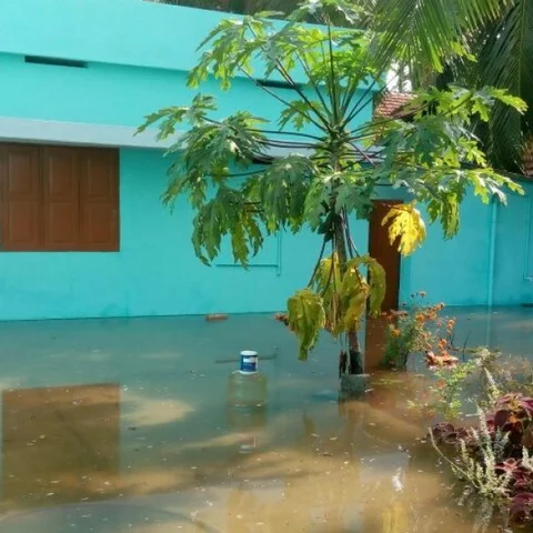 கடல் சீற்றத்தால் வீடுகளுக்குள் புகுந்த தண்ணீர்! - கன்னியாகுமரி கடலோர கிராம மக்கள் தவிப்பு