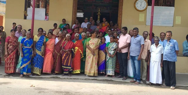விமானத்தில் பறந்த 120 முதியவர்கள்! - ஒரு தனி மனிதனின் கனவு நிறைவேறிய கதை