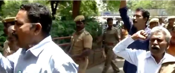 கோவையில் மதுக்கடையைப் பற்றி பேச முயன்ற மாவோயிஸ்டை மடக்கிய போலீஸ்!