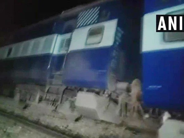 அதிகாலையில் தடம் புரண்ட சீமான்சல் எக்ஸ்பிரஸ்; மீட்புப் பணிகள் தீவிரம் -6 பேர் பலி!