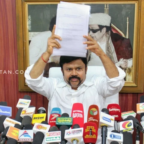 `இப்படியே போனால் அ.தி.மு.க அதளபாதாளத்துக்குச் சென்றுவிடும்!'- கே.சி.பழனிசாமி