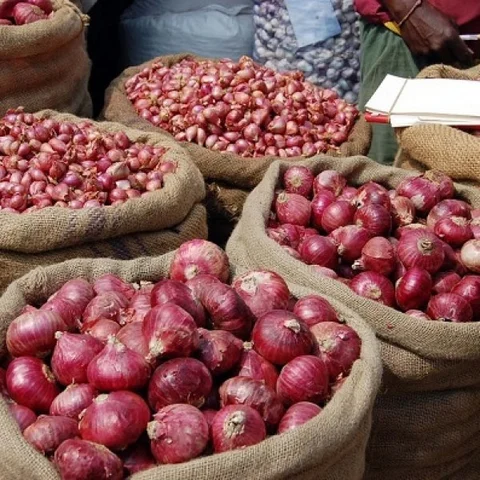 750 கிலோ வெங்காயம் 1,064 ரூபாய்! - பிரதமருக்கு அனுப்பிவைத்து கண்கலங்கிய விவசாயி