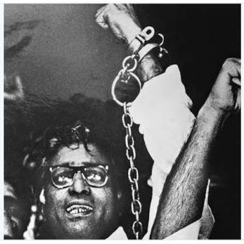 சிறையிலிருந்து கொண்டே தேர்தலில் வெற்றிபெற்ற ஜார்ஜ் ஃபெர்னாண்டஸ்! #VikatanInfographics #RIPGeorgeFernandes