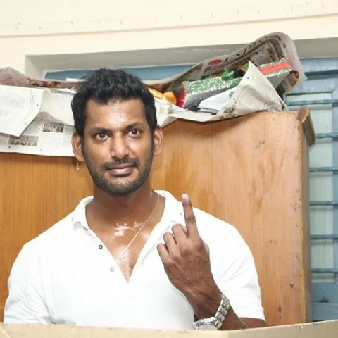 `ஆர்.கே.நகரில் தனக்கு ஓட்டு விழுமா..?' விஷால் எடுத்த ரகசிய சர்வே #VikatanExclusive