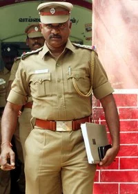 மாணவியை கடத்தி பலாத்காரம் செய்ய முயன்ற காவலர், ஆசிரியர்!