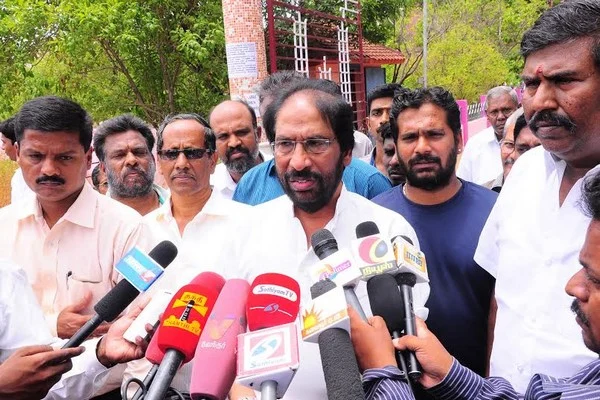 மீண்டும் விஸ்வரூபம் எடுக்கும் பெரியார் ஈ.வெ.ரா. கல்லூரி பிரச்னை!