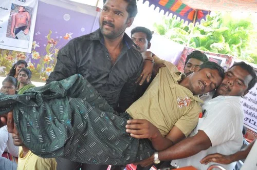 மாணவர்கள் போராட்டம். போலீஸ் அத்துமீறல்!!