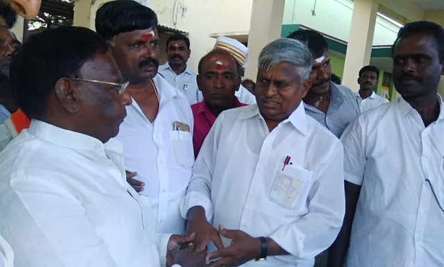 தாயமங்கலம் முத்துமாரியம்மன் கோயிலில் சிறப்புப் பூஜை செய்த புதுவை முதல்வர் நாராயணசாமி!