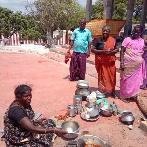 திருச்செந்தூரில் மீன் சாப்பாட்டுடன் விரதத்தை முடித்த பக்தர்கள்!