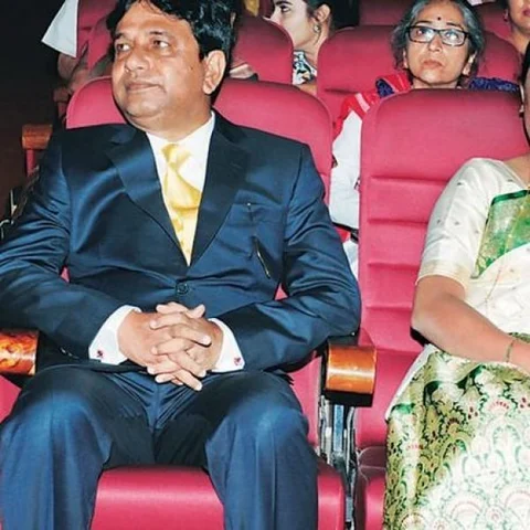 நக்சல், பிளாஸ்டிக் சர்ஜரி, 250 உயிர்கள் தற்கொலை... சாரதா நிறுவன அதிபரின் பகீர் பின்னணி!
