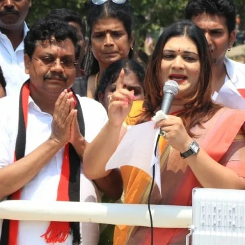 `ஊறுகாயாக அ.தி.மு.க-வுடன் சேர்ந்துவிட்டார்கள்!'- பா.ம.க-வை விமர்சித்த திருநங்கை அப்ஸரா