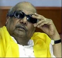 சட்டசபைக்கு வந்தார் கருணாநிதி: வருகை பதிவேட்டில் கையெழுத்து!