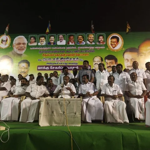 `காடுவெட்டி குரு இல்லையே, பிரசாரம் செய்யவே சங்கடமா இருக்கு!- கண்கலங்கிய ராமதாஸ்