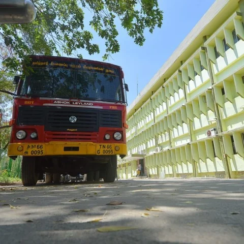 தற்கொலையைத் தடுக்க ஆட்சியர் அலுவலகத்தில் தீயணைப்பு வாகனம்!