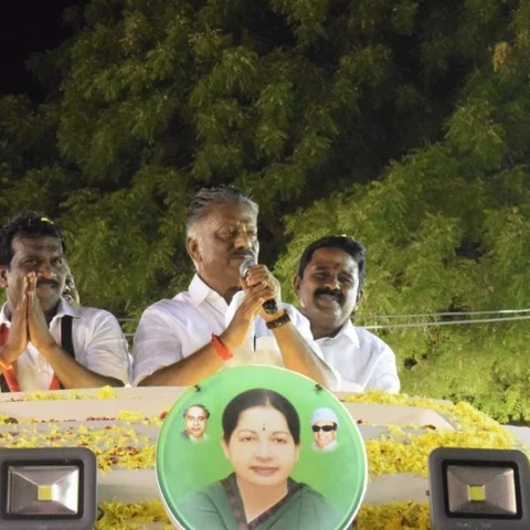 ஓ.பி.எஸ்ஸை டென்ஷனாக்கிய கேள்வி! - பிரசாரத்துக்கு பாதியிலேயே குட்பை
