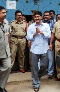 சிறையிலிருந்து ஜாமீனில் வெளியே வந்தார் ஜெகன்மோகன் ரெட்டி!