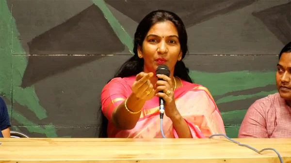 ``நடிகர்களுக்கு கால்... நடிகைகளுக்கு இடுப்பு... இதான் பிரச்னை!’’ - பா.இரஞ்சித்