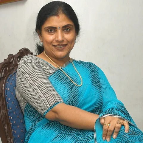 ''அவரை அமைச்சர் வேலை மட்டும் பார்க்கச் சொல்லுங்க!'' - அமைச்சர் ஜெயக்குமார் மீது பாயும் ஶ்ரீபிரியா